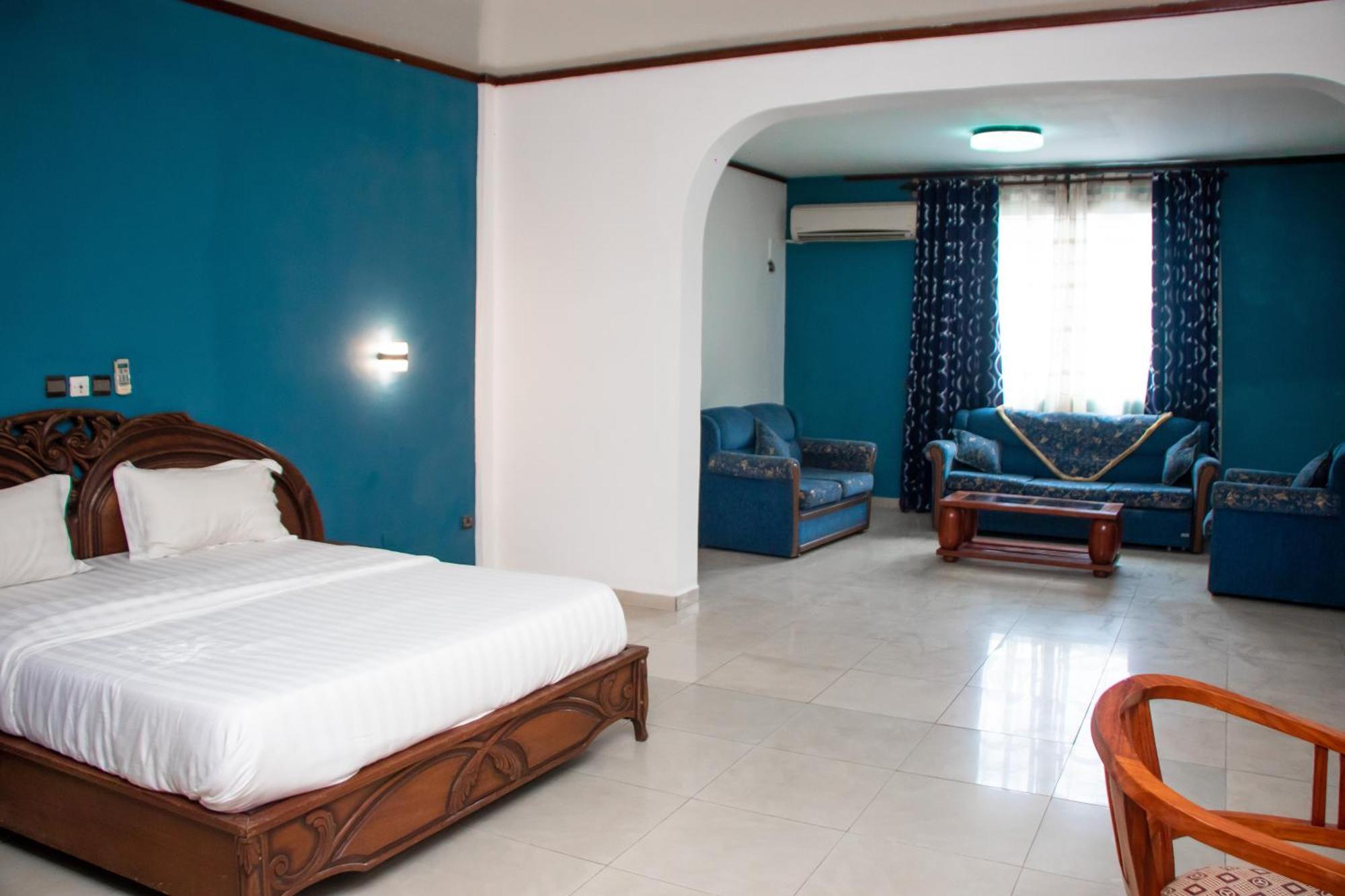 Hotel Le Majestic Douala Exterior photo